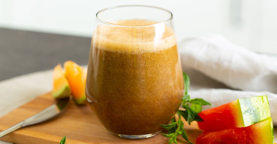 découvrez une délicieuse recette de smoothie pour le petit déjeuner, riche en nutriments et facile à préparer. parfait pour bien commencer la journée, ce smoothie combine des fruits frais, des légumes et des superaliments pour un boost d'énergie.