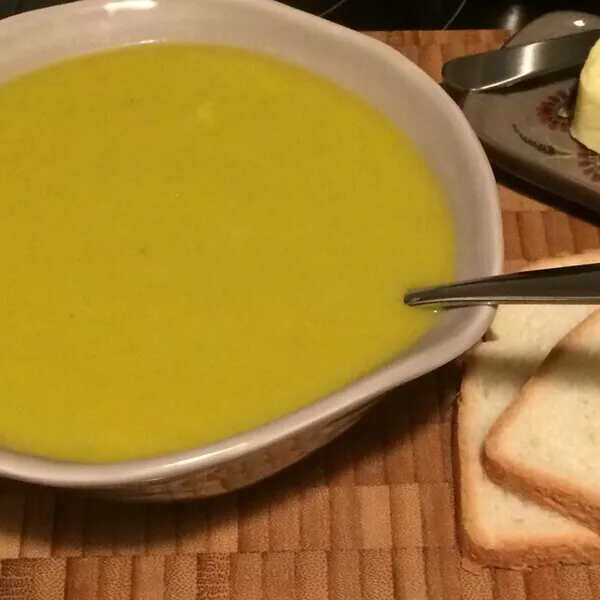 découvrez notre délicieuse recette de soupe hivernale, un plat réconfortant et chaud qui réchauffe les froides journées d'hiver. parfaite pour toute la famille, cette soupe regorge de légumes de saison et d'épices savoureuses. idéale pour un dîner convivial ou un déjeuner rapide, elle allie santé et plaisir en une seule assiette.