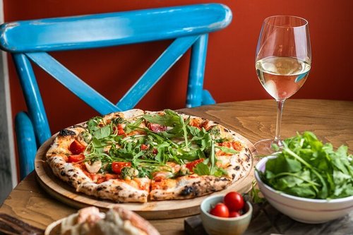 découvrez l'art culinaire à travers le tourisme gastronomique : une expérience sensorielle enrichissante qui vous emmène à la rencontre des saveurs locales, des traditions culinaires, et des chefs renommés. explorez les marchés, participez à des ateliers de cuisine et savourez des plats typiques dans des destinations gastronomiques incontournables.