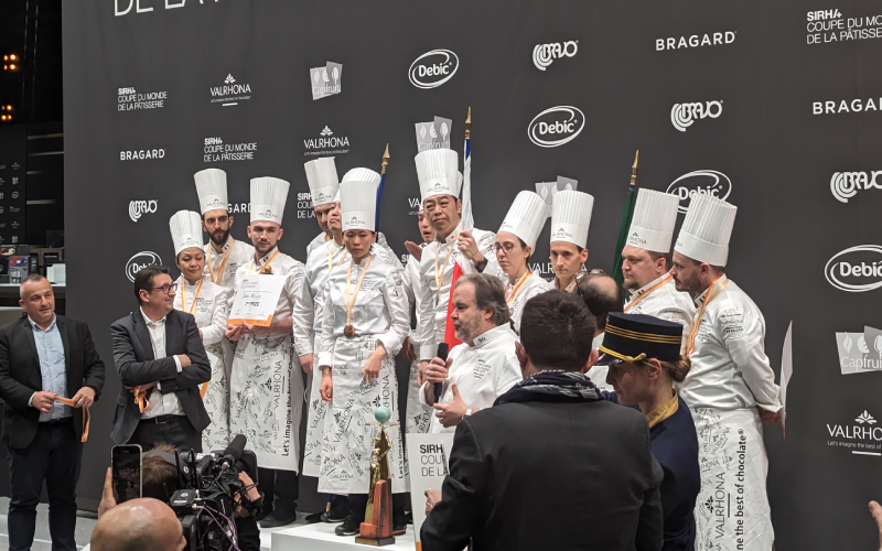 découvrez l'univers fascinant de la pâtisserie japonaise, couronnée championne, face à la france, médaille d'argent. explorez les saveurs délicates et les techniques innovantes qui font briller ces deux cultures gourmandes.