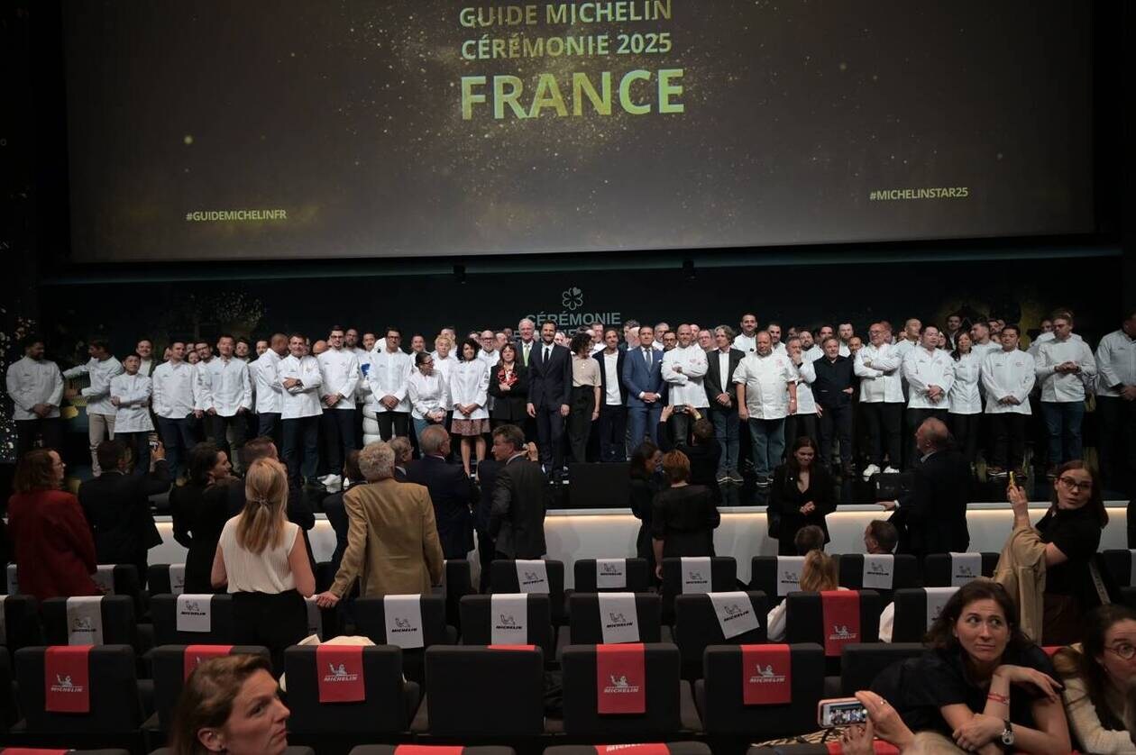 découvrez les moments forts de la cérémonie michelin 2025, où les chefs étoilés et les passionnés de gastronomie se réunissent pour célébrer l'excellence culinaire. suivez les annonces des nouvelles étoiles et plongez dans l'univers gastronomique où créativité et tradition se rencontrent.