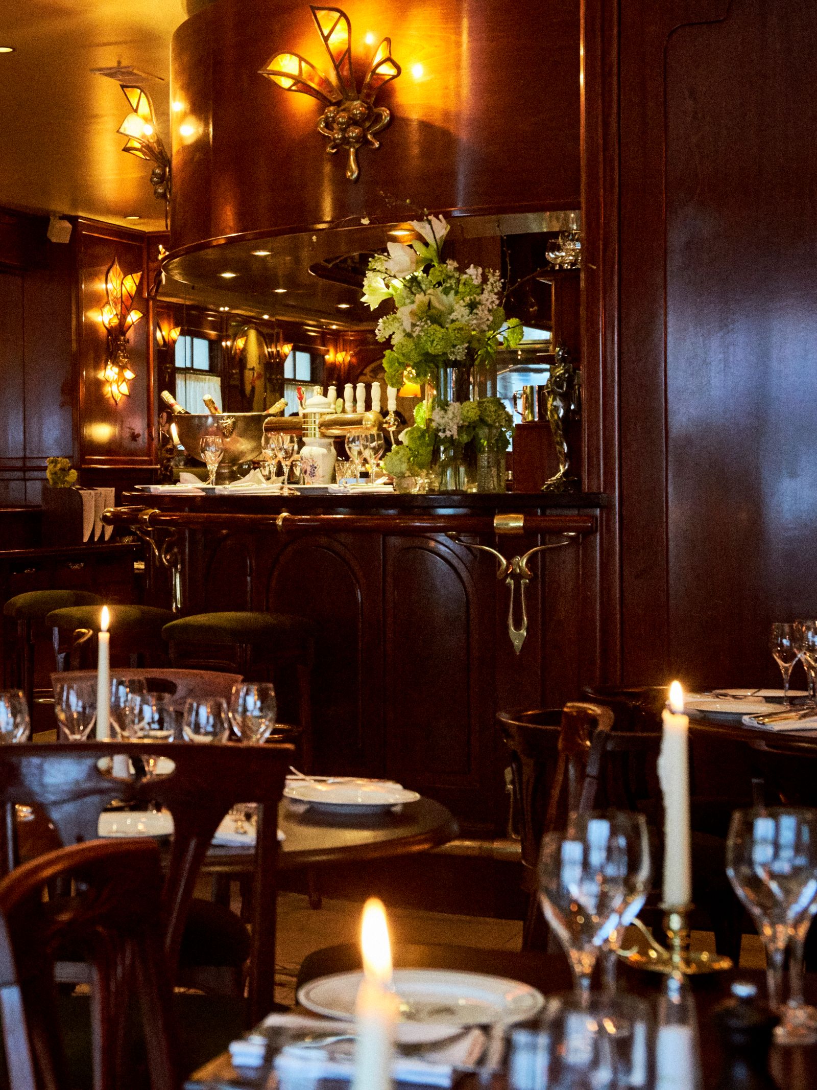 découvrez les restaurants incontournables de paris ce printemps ! savourez des plats exquis dans des lieux emblématiques, profitez des terrasses ensoleillées et explorez la gastronomie française à travers des expériences culinaires uniques. ne manquez pas ces adresses qui font vibrer la scène gastronomique parisienne !