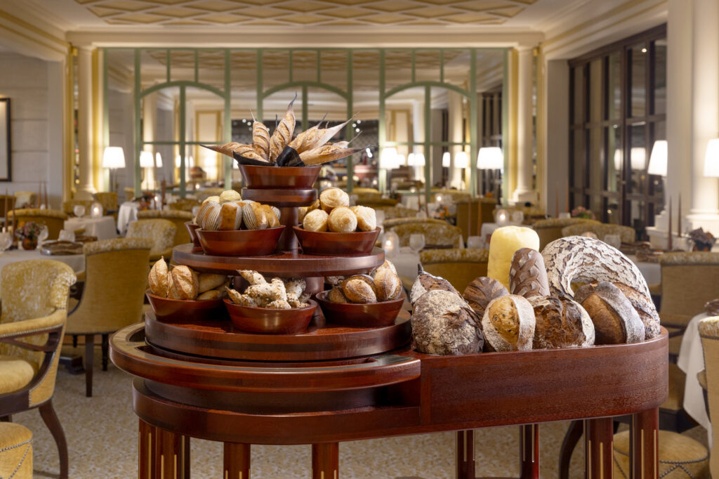 découvrez les ambassadeurs gastronomiques, ces passionnés qui reflètent l'art culinaire de leur région. explorez leurs recettes, leur engagement pour la cuisine locale et leur impact sur la culture gastronomique. plongez dans un univers riche en saveurs et en traditions.