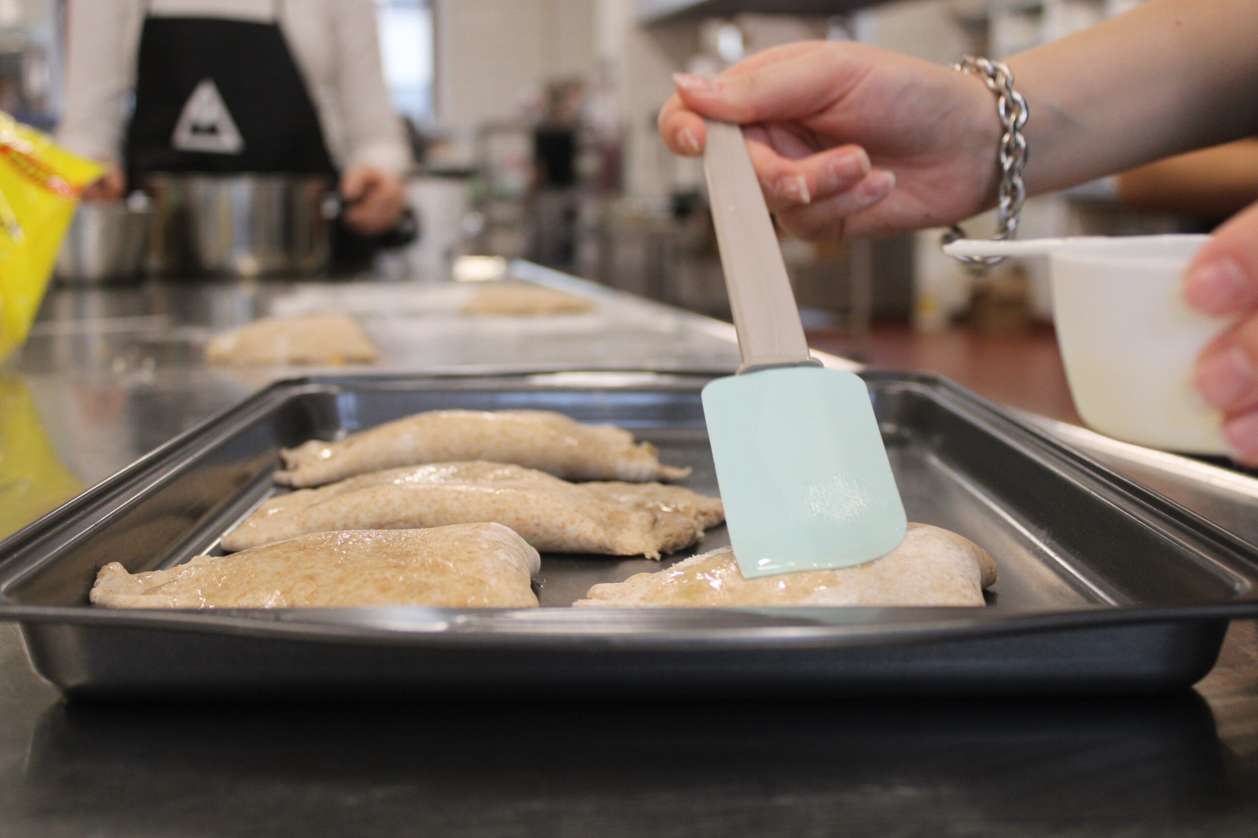 découvrez nos ateliers culinaires à granby et apprenez à maîtriser l'art de la cuisine ! que vous soyez débutant ou amateur, nos chefs passionnés vous guideront à travers des recettes délicieuses dans une ambiance conviviale.