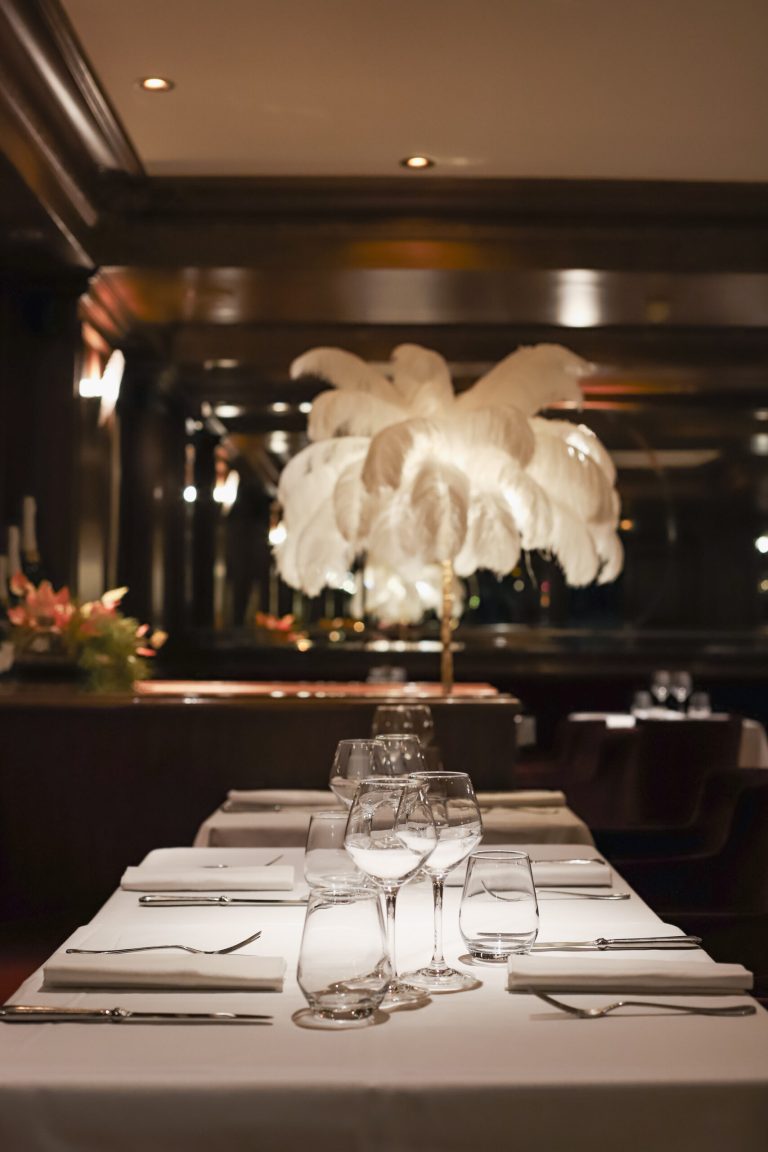 découvrez la brasserie metz, un lieu convivial où les femmes à la tête des cuisines partagent leur passion culinaire. savourez des plats authentiques préparés avec amour et créativité, dans une ambiance chaleureuse et accueillante.