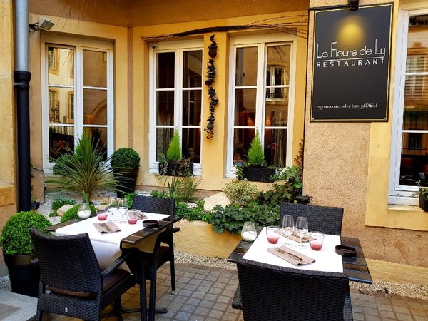 découvrez l'univers chaleureux de notre brasserie à metz, où des femmes passionnées se consacrent à la cuisine authentique et savoureuse. savourez des plats faits maison préparés avec amour et créativité dans une ambiance conviviale.