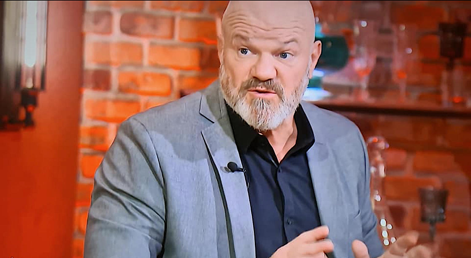 découvrez l'univers culinaire des chefs étoilés de bordeaux, avec en vedette philippe etchebest. plongez dans ses recettes emblématiques, ses conseils gastronomiques et l'atmosphère unique des restaurants bordelais. un voyage savoureux au cœur de la gastronomie française.