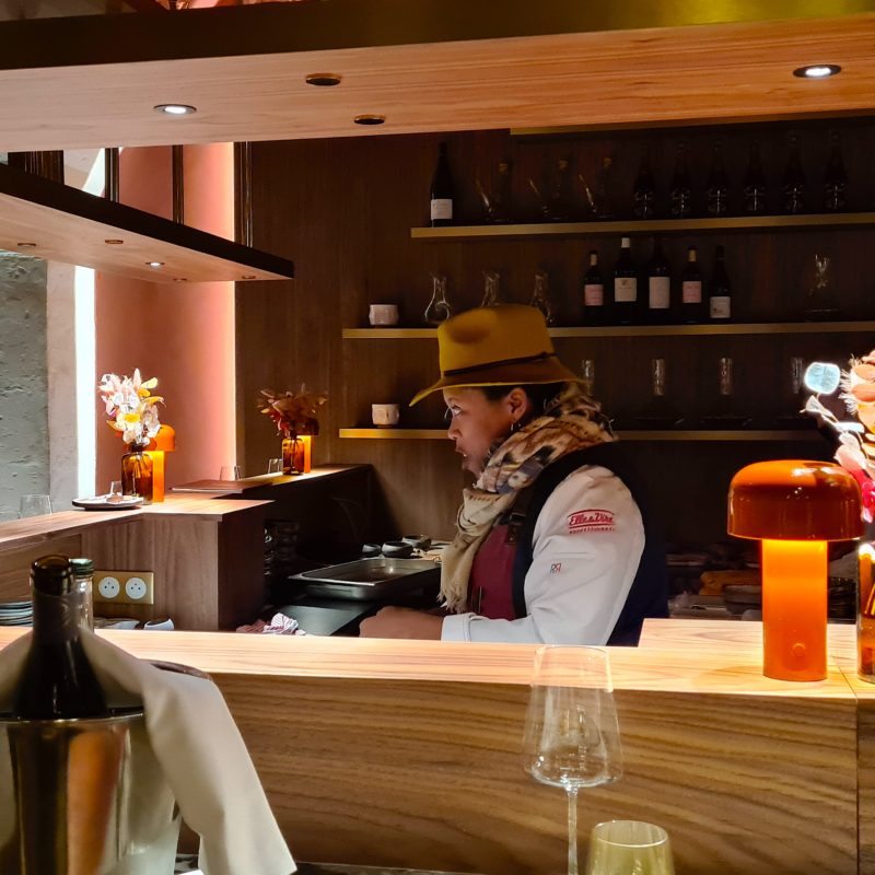 découvrez l'univers culinaire de georgina viou, une chef passionnée qui magnifie les saveurs traditionnelles avec une touche moderne. plongez dans ses recettes alliant créativité et authenticité pour éveiller vos papilles.