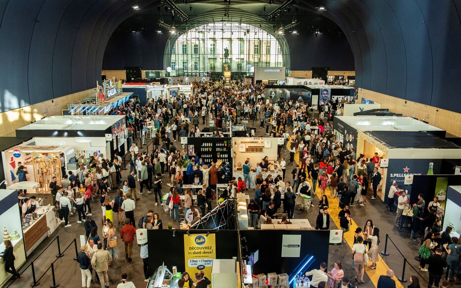 découvrez le festival taste of paris, un événement gastronomique incontournable qui célèbre la richesse des saveurs françaises. savourez des plats raffinés préparés par des chefs renommés, participez à des ateliers culinaires et explorez des stands dédiés aux produits locaux. rejoignez-nous pour une immersion totale dans l'art de la gastronomie parisienne !