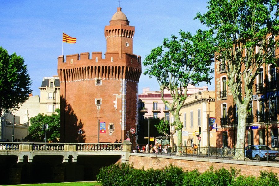 découvrez notre guide gastronomique de perpignan, une exploration des saveurs locales, des restaurants incontournables et des spécialités régionales qui raviront vos papilles. plongez dans l'art culinaire catalan et laissez-vous inspirer par les meilleures adresses de la ville.