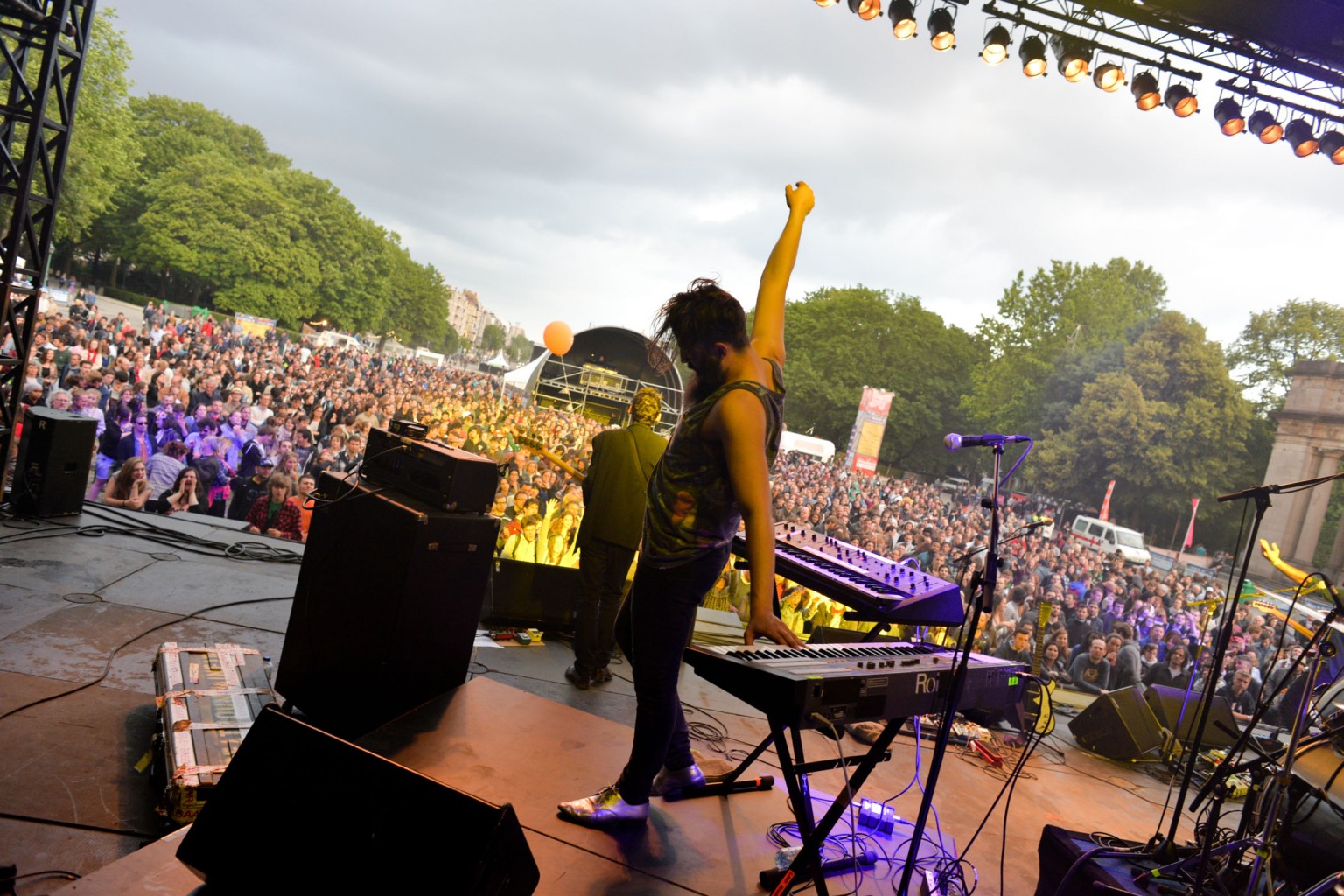 venez célébrer la fête de la musique au skab ! profitez d'une ambiance festive et de performances live de talents locaux. rejoignez-nous pour une soirée inoubliable rythmée par des concerts variés et une convivialité sans égale. ne manquez pas cet événement incontournable de l'été !