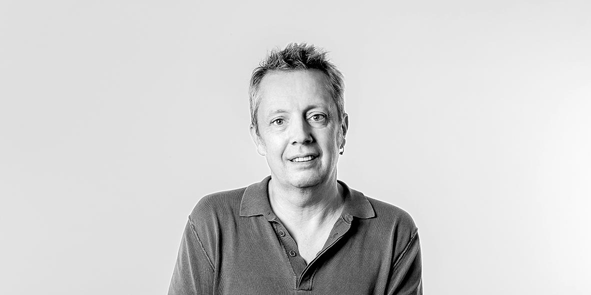 découvrez le livre captivant de françois simon, 'y retournerai-je ?', une exploration introspective des voyages, des souvenirs et des émotions. plongez dans une réflexion profonde sur le retour aux sources et la quête de soi à travers des récits poignants et authentiques.