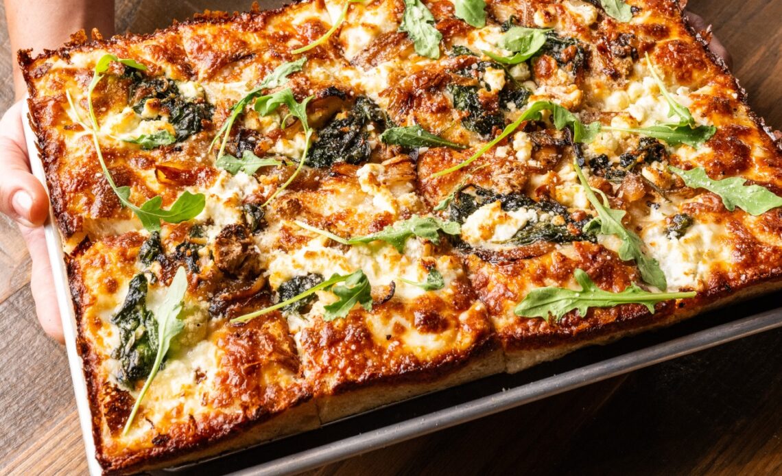 découvrez l'expérience unique de notre pop-up champagne pizzas, où chaque bouchée de pizza artisanale s'accorde parfaitement avec une flûte de champagne raffinée. un rendez-vous gourmand à ne pas manquer pour les amateurs de bonne cuisine et de bulles festives !