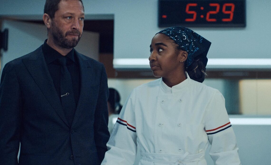 découvrez la saison 4 de the bear, où les restaurateurs relèvent des défis inédits et partagent leurs passions pour la cuisine dans un univers intense et captivant. ne manquez pas les épisodes riches en émotions et en rebondissements !