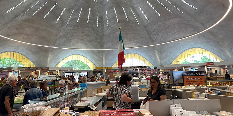 découvrez le food court de royan, un espace gourmand où la diversité des saveurs se rencontre. profitez d'une large sélection de plats locaux et internationaux, parfaits pour un repas en famille ou entre amis. venez savourer des délices culinaires dans une ambiance conviviale et détendue.