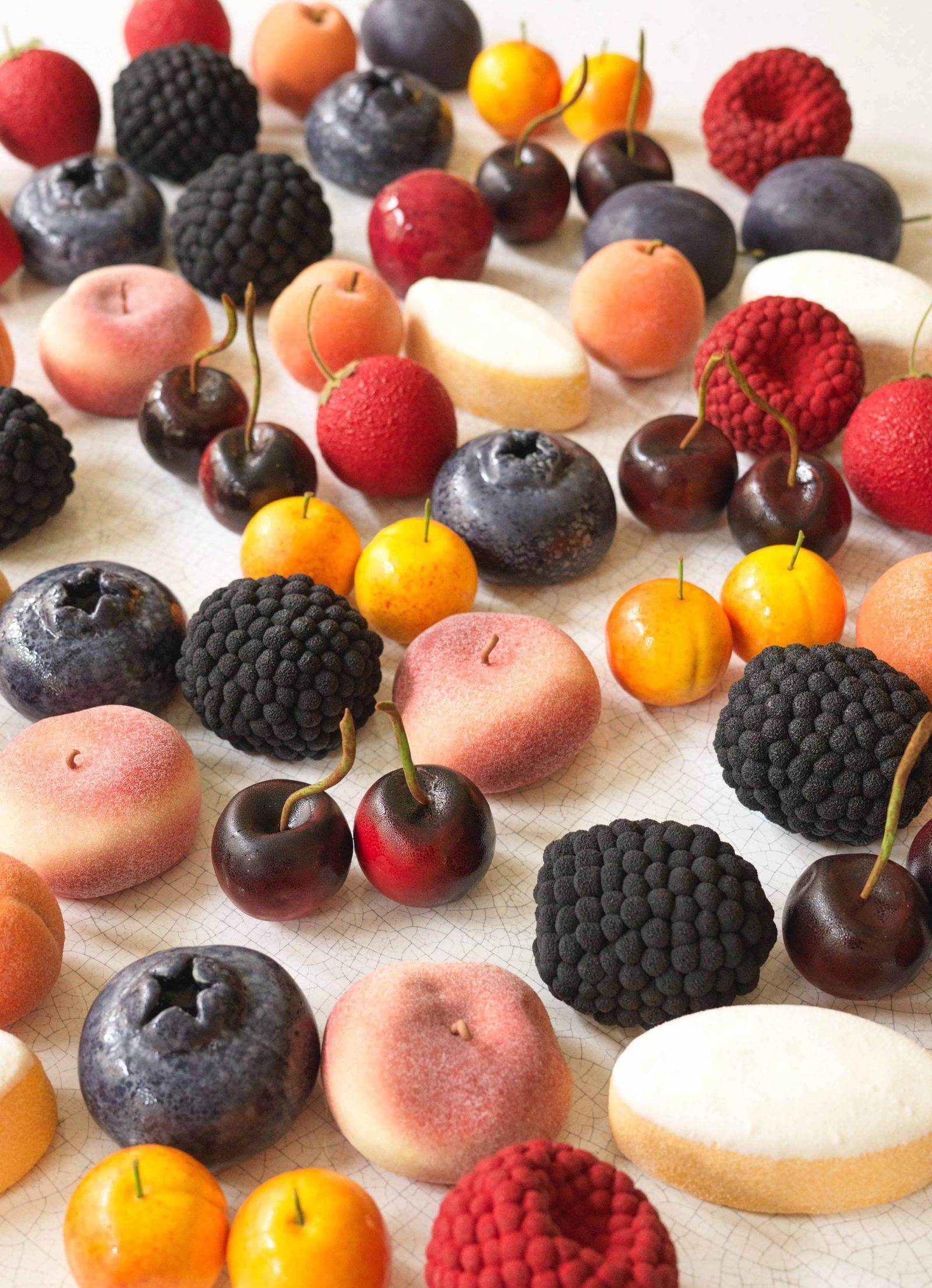 découvrez l'univers fascinant des pâtisseries trompe-l'œil, où la gourmandise rencontre l'illusion. plongez dans des créations sucrées étonnantes qui ressemblent à des objets du quotidien tout en offrant une explosion de saveurs. laissez-vous séduire par l'art de la pâtisserie créative et apprenez à réaliser ces chefs-d'œuvre délicieux qui émerveilleront vos invités.