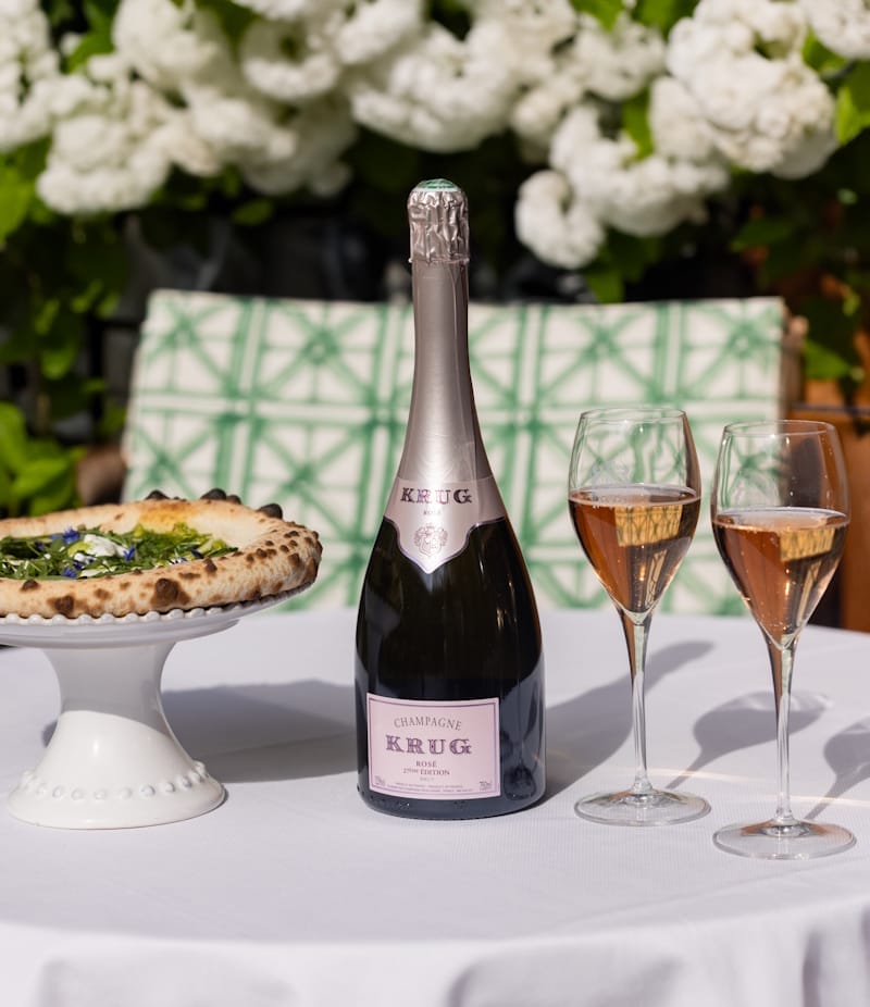 découvrez l'expérience unique du pop-up champagne pizzas, où des associations délicieuses de pizzas artisanales et de champagne raffinés vous attendent. savourez des moments inoubliables dans une ambiance conviviale et festive.