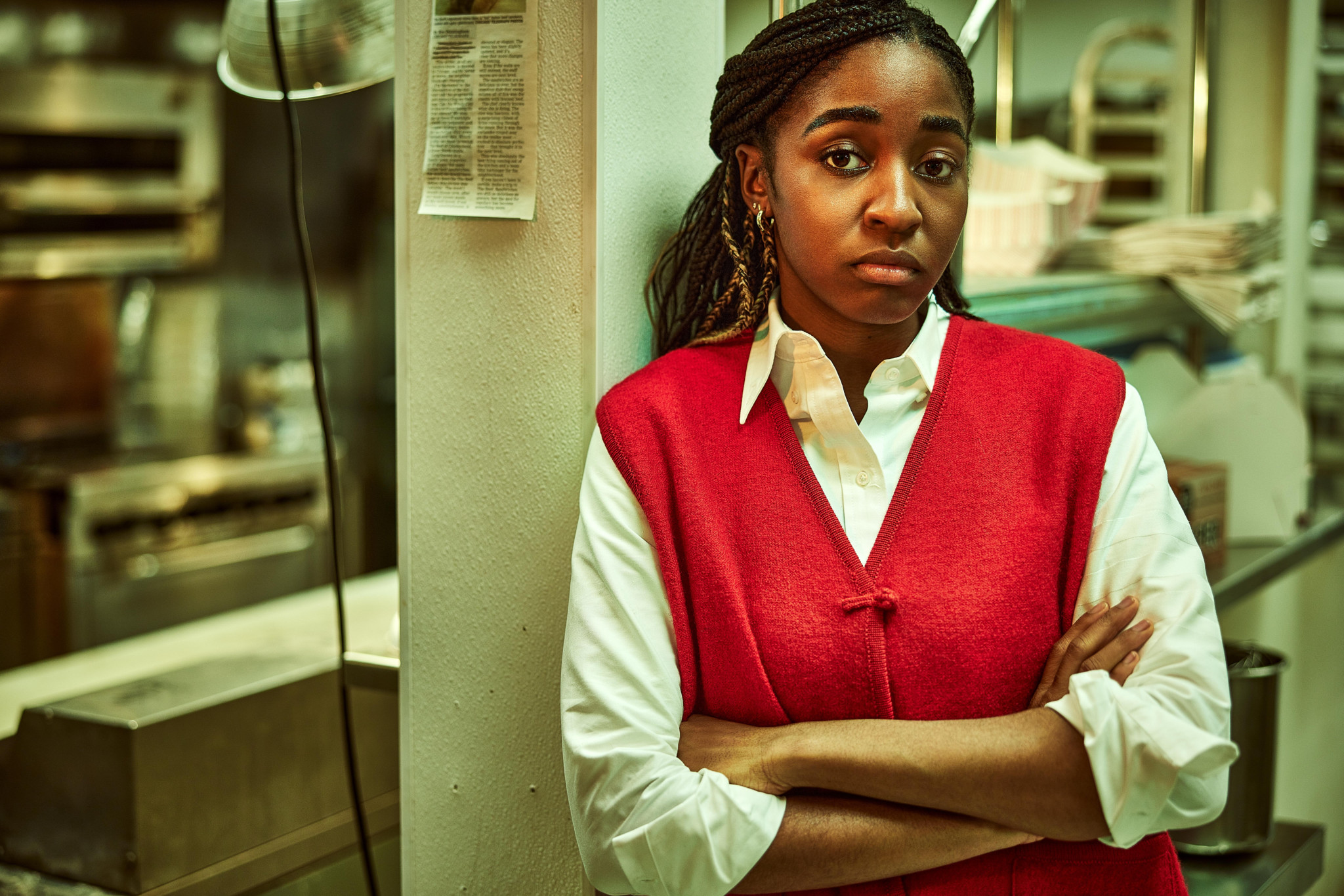 découvrez la saison 4 de the bear, où des restaurateurs renommés relèvent des défis uniques pour améliorer leurs établissements. du drama à la gastronomie, plongez au cœur des luttes et des triomphes dans le monde exigeant de la restauration.