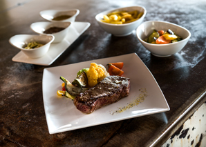 découvrez les saveurs du monde à travers un voyage culinaire inoubliable. explorez des recettes authentiques, des traditions gastronomiques et des destinations exotiques qui éveilleront vos papilles. participez à des ateliers, rencontrez des chefs passionnés et laissez-vous séduire par l'art de la cuisine.