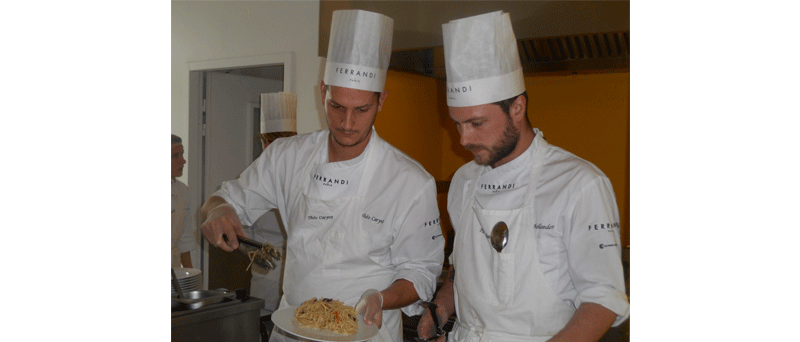 découvrez comment des chefs innovants transforment les cafétérias des écoles du paris isd, offrant aux élèves des repas sains, savoureux et faits maison pour encourager de meilleures habitudes alimentaires.