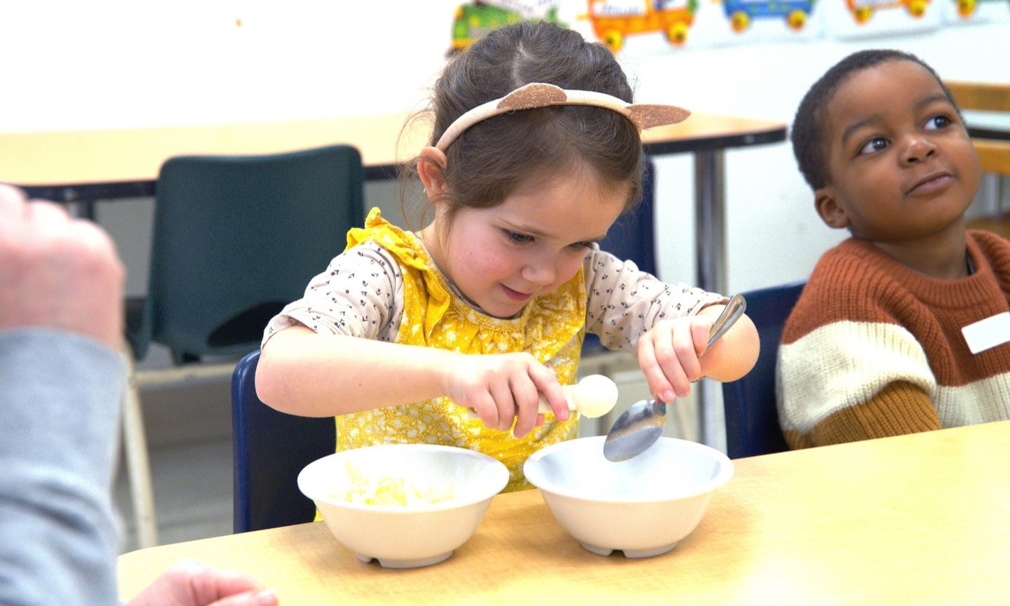 participez à un atelier culinaire pour enfants : une expérience ludique et éducative où vos petits chefs découvrent le plaisir de cuisiner tout en développant leur créativité et leur autonomie.