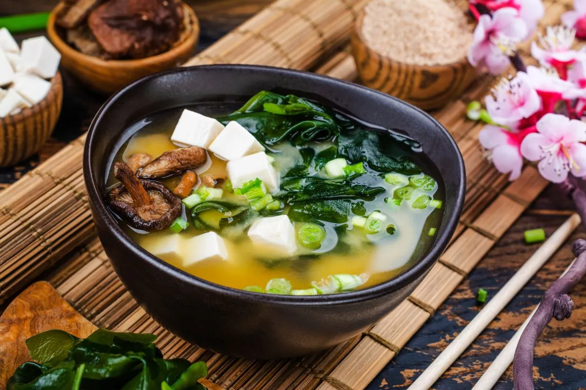 découvrez les secrets culinaires des riches : astuces, ingrédients d’exception et recettes prisées pour élever votre cuisine au niveau des grands chefs.