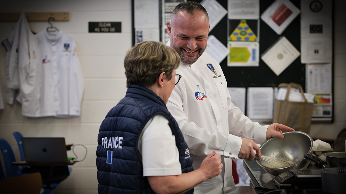 découvrez les techniques culinaires utilisées par les chefs militaires pour préparer des plats savoureux en toutes circonstances. astuces, expertise et savoir-faire au service de la gastronomie en milieux exigeants.