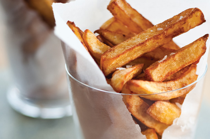 découvrez comment préparer des frites parfaites à la maison : croustillantes à l’extérieur, fondantes à l’intérieur. suivez nos astuces et conseils pour réussir la cuisson de vos frites à tous les coups.