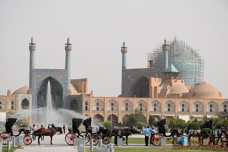 découvrez la richesse du patrimoine culinaire d'ispahan en iran, entre traditions ancestrales, saveurs uniques et spécialités incontournables de cette ville historique.