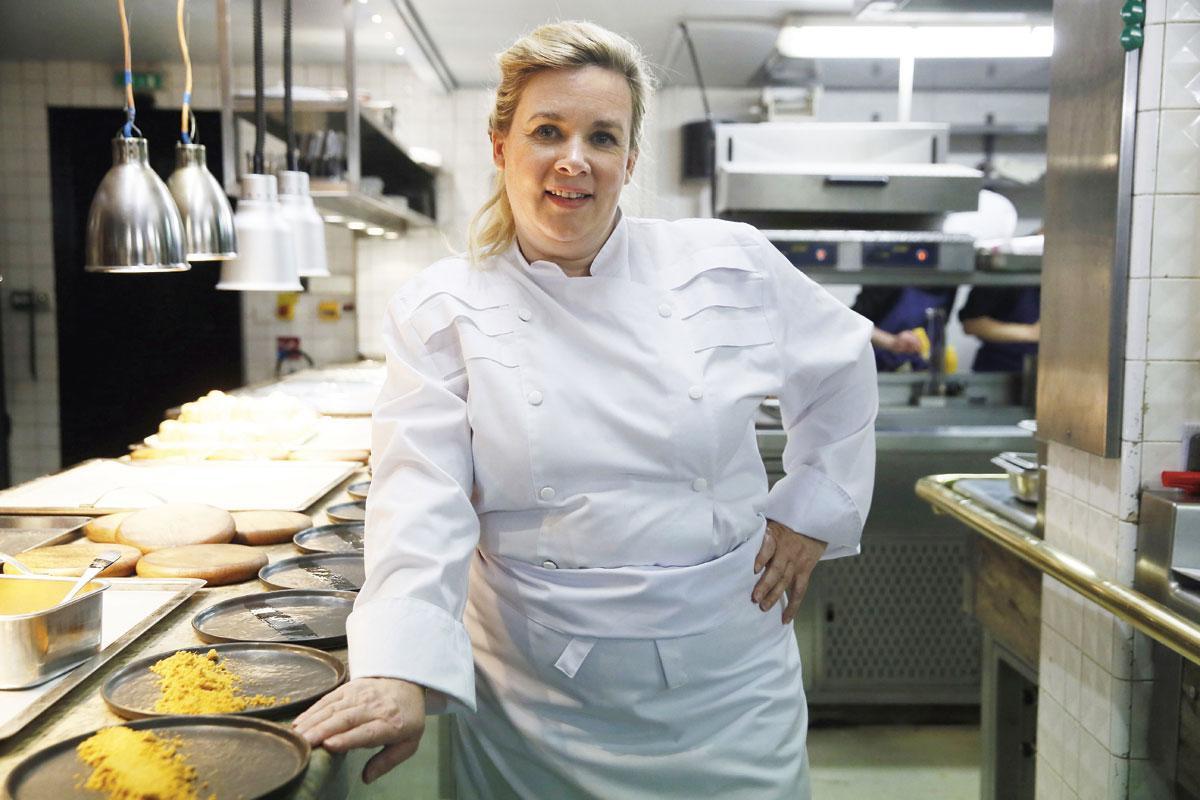 découvrez nos masterclasses de gastronomie : des cours exclusifs avec des chefs prestigieux pour apprendre techniques culinaires et secrets de la haute cuisine. réservez votre place et dégustez vos créations !