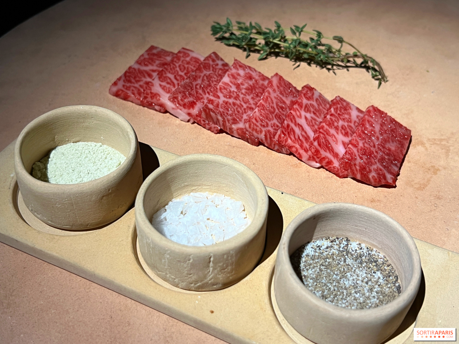 découvrez l'excellence d'un restaurant de viande de kobe : dégustez des pièces de bœuf japonaises authentiques, tendres et savoureuses, dans un cadre élégant et raffiné. réservez dès maintenant pour une expérience gastronomique unique !