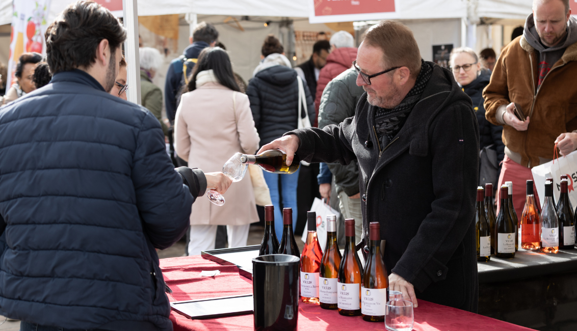 participez à un événement gastronomique unique réunissant des vignerons de moselle et rheinhessen. dégustez des vins d’exception, découvrez des accords mets et vins savoureux et échangez avec des passionnés du terroir.