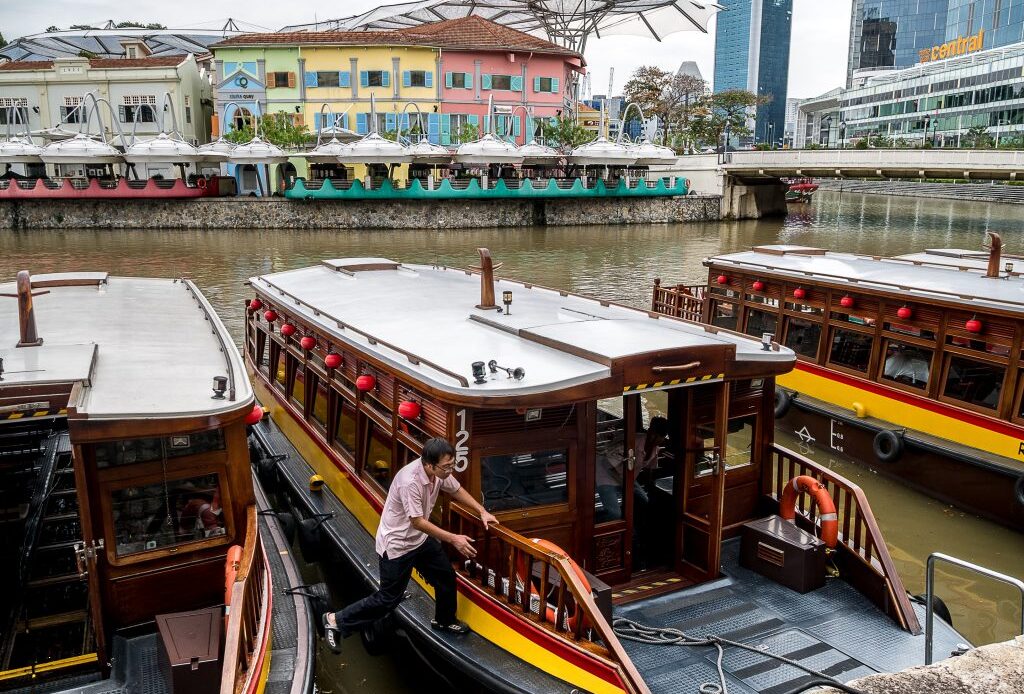 découvrez un itinéraire gourmand à singapour : explorez les marchés animés, savourez les spécialités locales et vivez une expérience culinaire inoubliable dans la cité du lion.