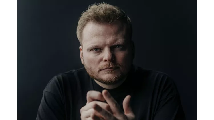 découvrez pourquoi rasmus munk est considéré comme le meilleur chef de 2025, grâce à sa créativité culinaire et ses expériences gastronomiques uniques qui révolutionnent la haute cuisine.