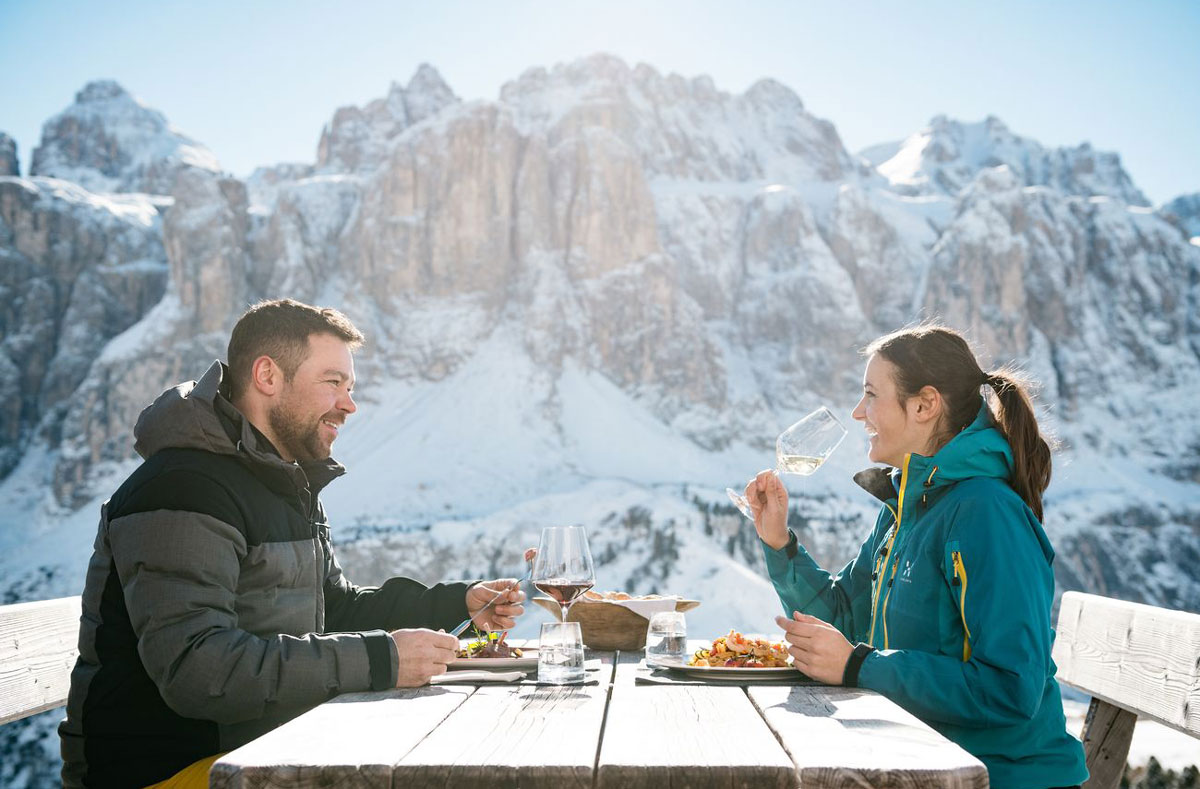 découvrez l’expérience culinaire unique d’alta badia, au cœur des dolomites : une alliance authentique entre gastronomie alpine, saveurs locales et paysages à couper le souffle.