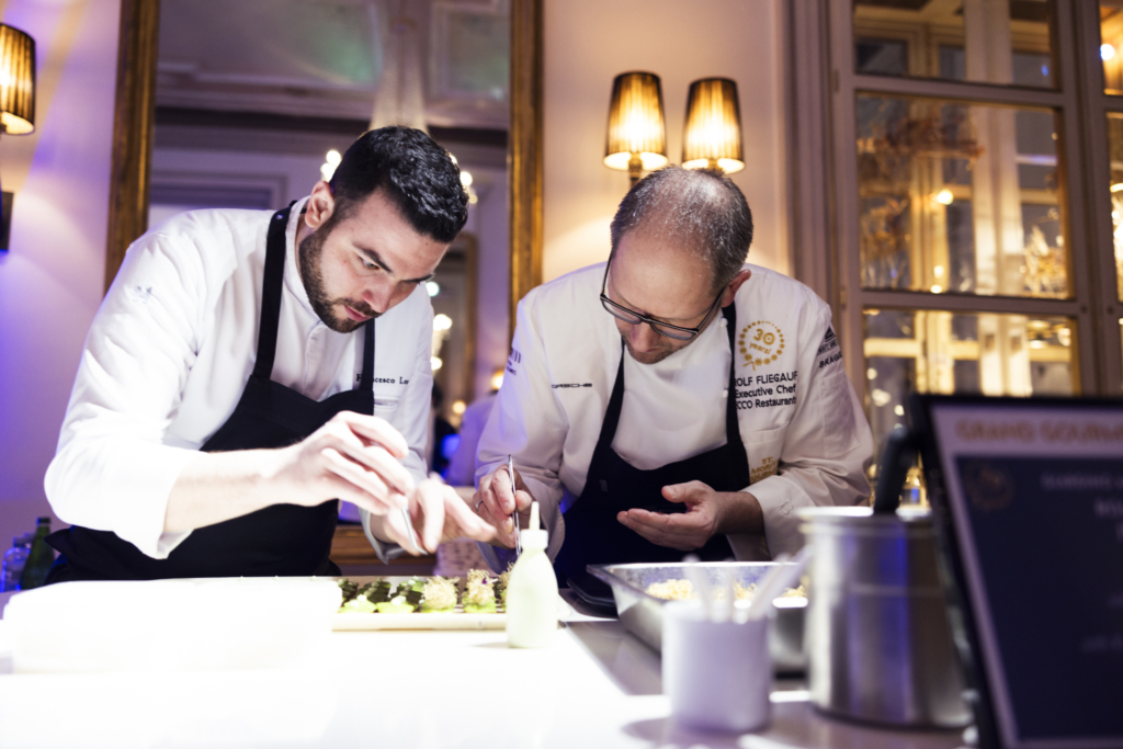 découvrez le changement gastronomique à st. moritz : de nouveaux restaurants, des chefs innovants et des expériences culinaires uniques qui transforment la scène gourmande de cette station alpine prestigieuse.