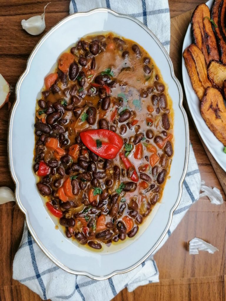 participez à une compétition culinaire unique entre le kenya et la chine ! découvrez les saveurs authentiques des deux pays à travers des chefs passionnés et des recettes innovantes. qui remportera le défi gastronomique ?