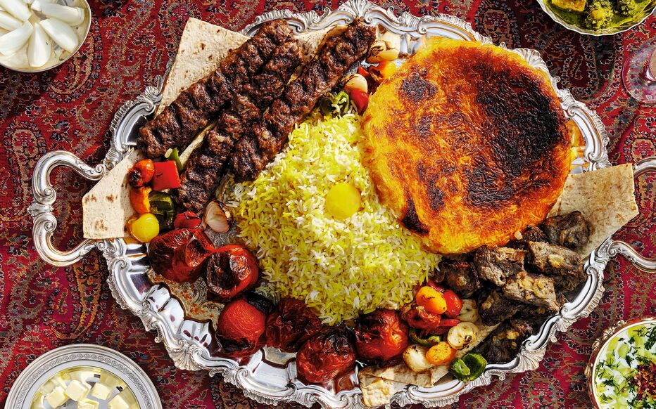 découvrez la cuisine iranienne : une explosion de saveurs, d'épices et de traditions. apprenez-en plus sur les plats authentiques, les ingrédients typiques et les recettes traditionnelles de la gastronomie perse.