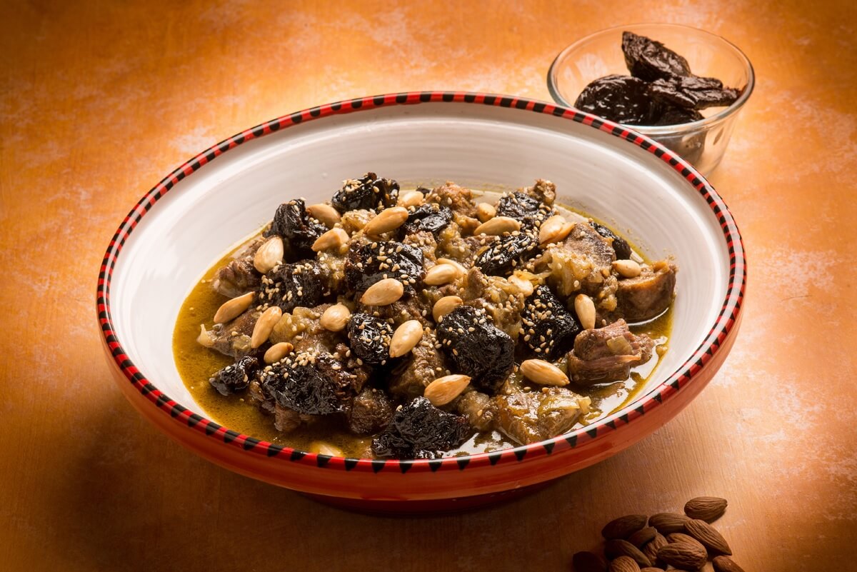 découvrez la gastronomie marocaine avec cbs : recettes authentiques, saveurs traditionnelles et conseils pour cuisiner les plats emblématiques du maroc. voyagez à travers une cuisine riche en épices et en couleurs !