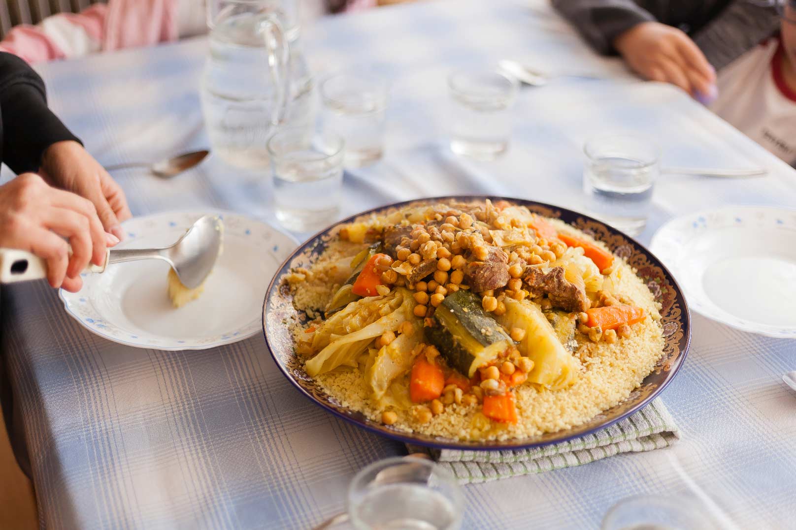 découvrez la richesse de la gastronomie marocaine sur cbs : saveurs authentiques, recettes traditionnelles et secrets culinaires du maroc à explorer et savourer !