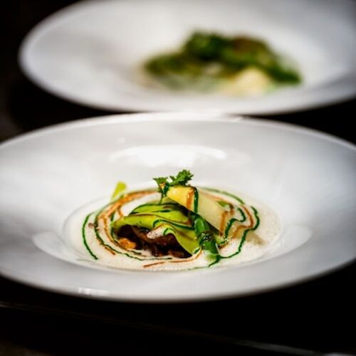 découvrez la collaboration entre kerten et l'arabie saoudite à travers leurs initiatives culinaires reconnues par le guide michelin, mettant en avant l'excellence gastronomique et l'innovation dans la région.