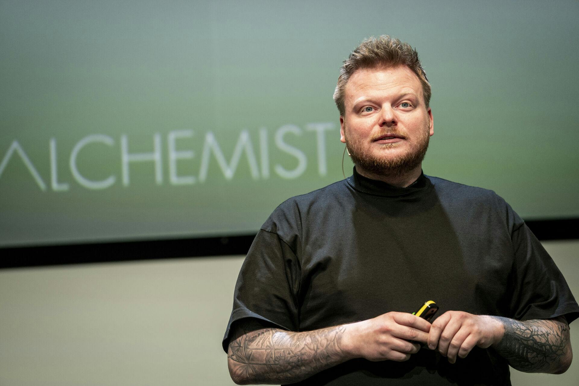 découvrez pourquoi rasmus munk est considéré comme le meilleur chef de 2025, son parcours exceptionnel et son influence sur la gastronomie moderne.