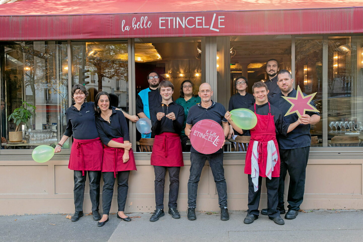 participez à une soirée gastronomique unique et inclusive, dédiée aux personnes en situation de handicap, pour partager un moment convivial autour de saveurs raffinées et d’une ambiance chaleureuse.