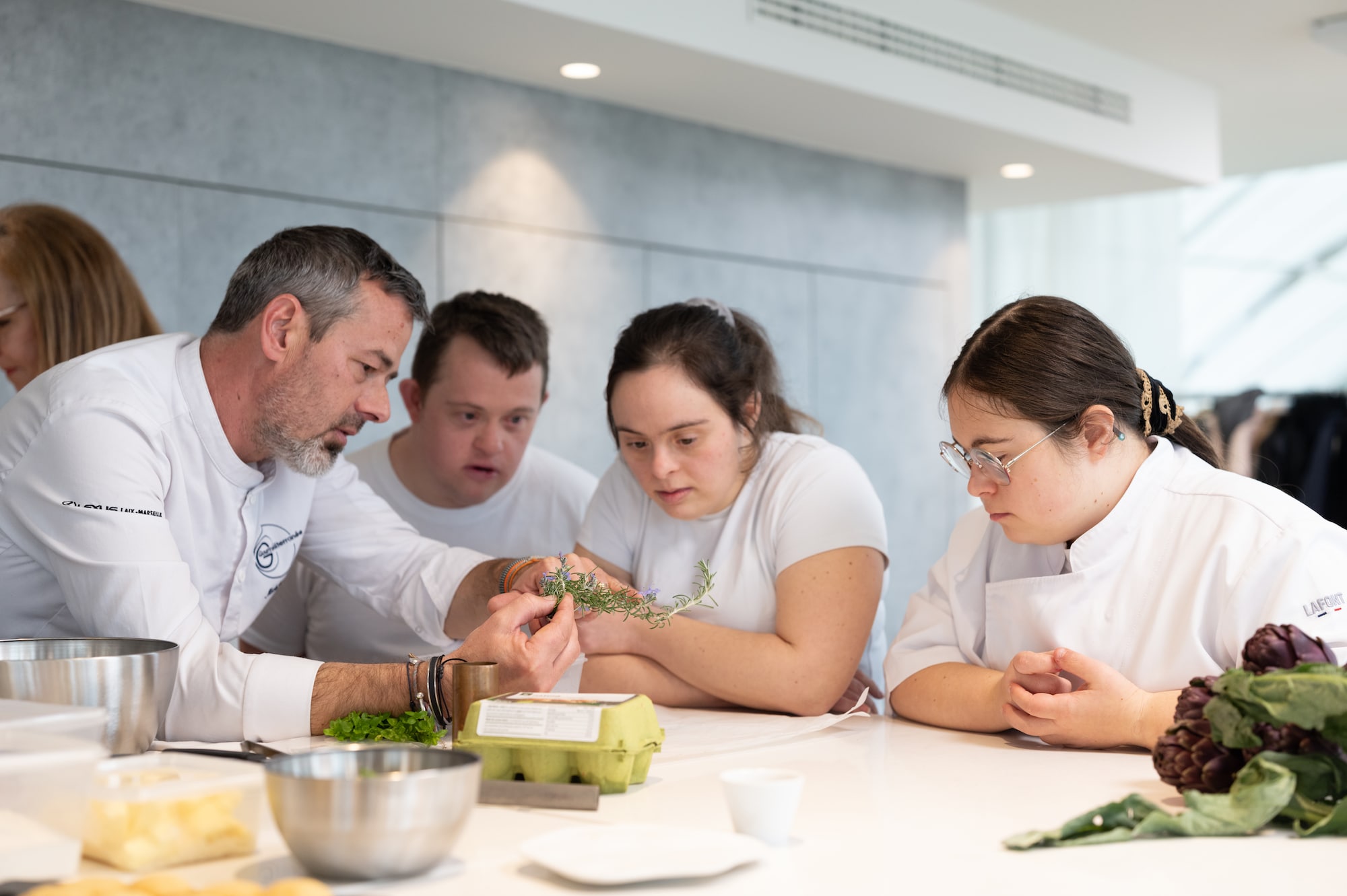 participez à une soirée gastronomique accessible à tous, dédiée au partage et à l’inclusion des personnes en situation de handicap. profitez d'une expérience culinaire unique dans une ambiance chaleureuse et conviviale.