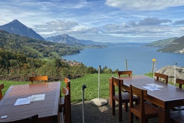 découvrez comment un repas en altitude a entraîné un sauvetage en vol spectaculaire, alliant aventure et intervention d'urgence.