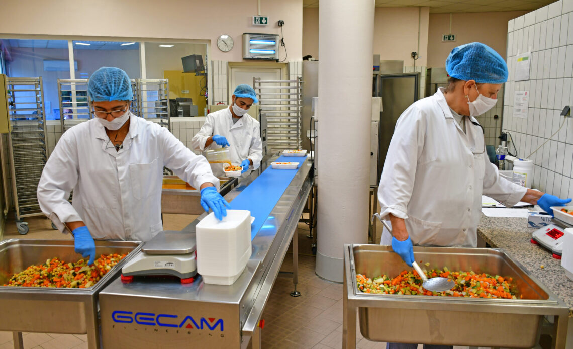 découvrez le lancement de notre cuisine centrale innovante, alliant technologie de pointe et respect de l'environnement pour une restauration moderne et responsable.